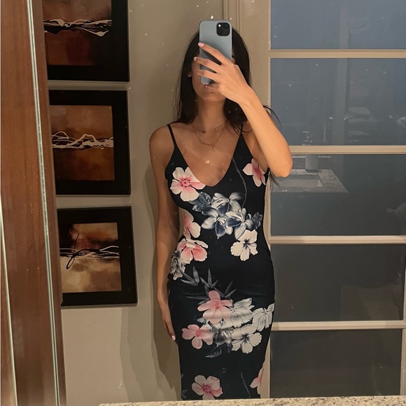 SHOWPO XSMALL-SMAll Never worn super great condition - Picture 2 of 3